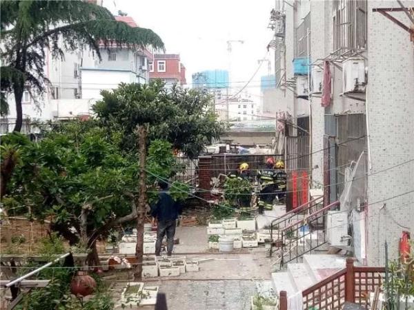 突發(fā)！青島一居民樓發(fā)生爆燃！已造1人死亡，7人受傷！3公里外有震感…