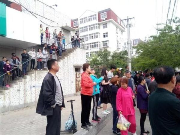 突發(fā)！青島一居民樓發(fā)生爆燃！已造1人死亡，7人受傷！3公里外有震感…